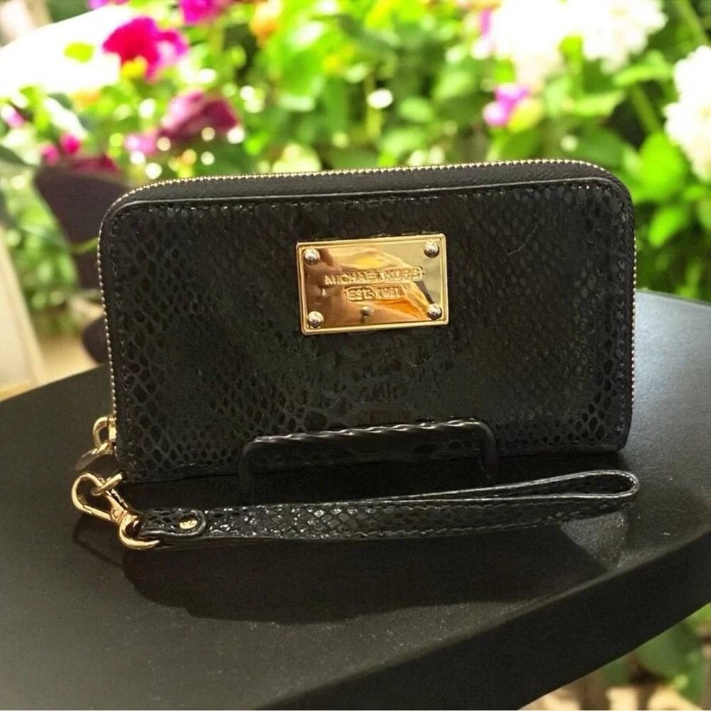 Gorgeous Michael Kors Black & Gold Hardware Textured Leather and Zipper Closure